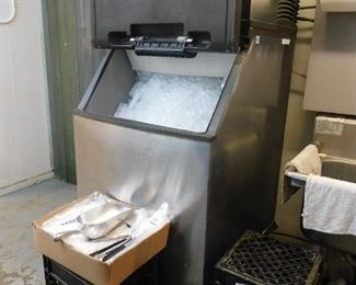 Manitowoc Model B-570 Ice Machine