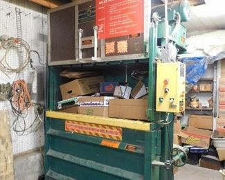 Load King Model VB 6030WL, 1000# Baler