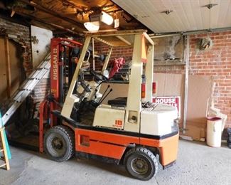 Nissan 1800 Forklift, Gas Engine, Pneumatic Tires, Runs
