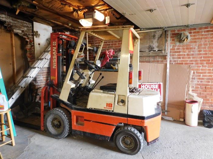Nissan 1800 Forklift, Gas Engine, Pneumatic Tires, Runs 