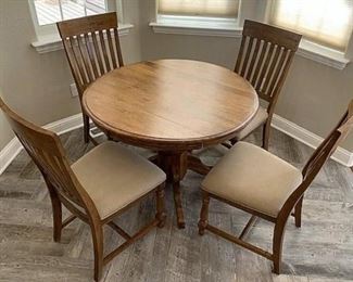 42" Round Drop Leaf Table & 4 Chairs
