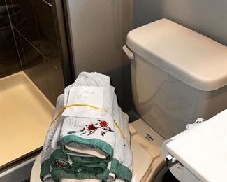 set of towels with Chirp pattern