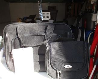 2 NEW  ZIPPERED TRAVEL BAGS, THE LARGEST APPROX. 24" LONG.     $7