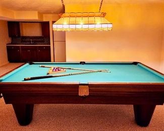 Bunswick 8ft competition pool table with Belgian pool balls