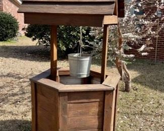 Decorative well pump