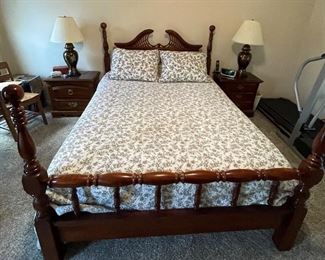 queen size mahogany Sheraton style bed