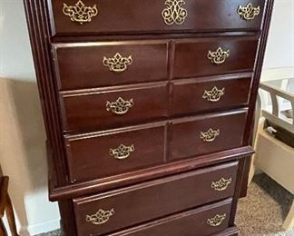 mahogany chest of drawers