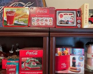 lunchboxes, straw holder, toaster