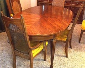 Classic American Of Martinsville Dining Room Table And Chairs