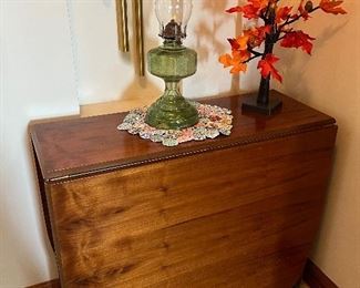 Double drop leaf table with (4) folding chairs...