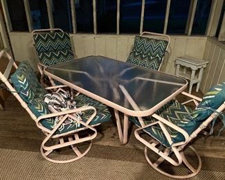 Outdoor patio table set with 4 chairs 