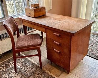 Simple Office Desk and Chair