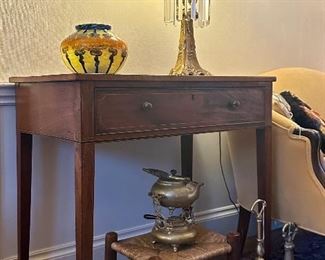 Antique Federal 1800 - 1810 American Table with Drawer