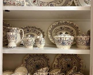 detail-we have place settings for 48 guests!