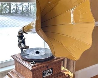 Antique Victor Victrola