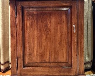 Side Cabinet with One Door