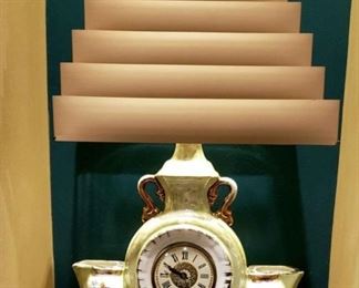 Vintage 1950s porcelain clock planter lamp with Venetian blinds shade.