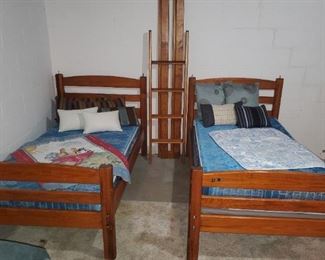 Twin Beds (Bunk Beds)