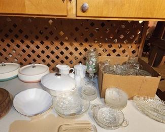 Assorted kitchenware