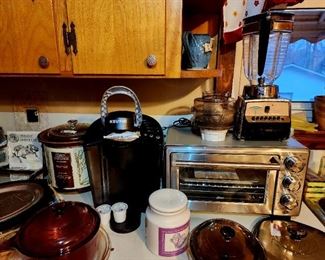 Keurig coffee maker and other kitchen items