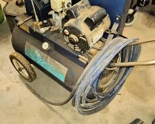 Large rolling air compressor