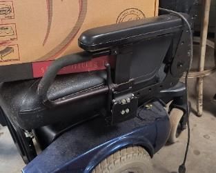 Nice electric wheelchair with new seat in box