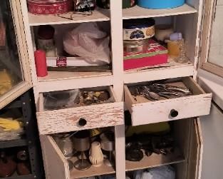 Contents of kitchen cabinet