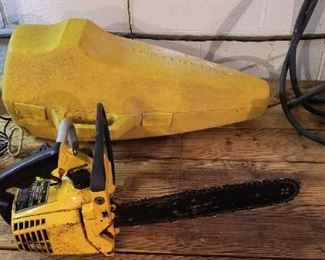McCulloch chainsaw with case