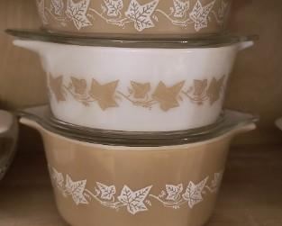 Pyrex bowls with lids