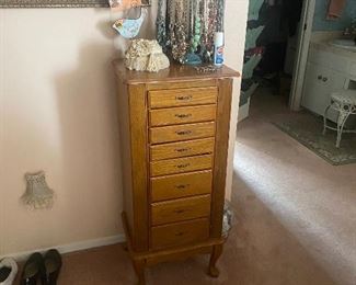 Jewelry cabinet 