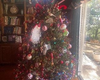 10’ decorated Christmas tree 