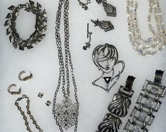 Beautiful Costume Jewelry Incl. Signed Pieces