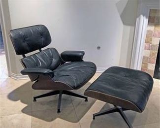 Iconic Eames Lounge Chair Ottoman