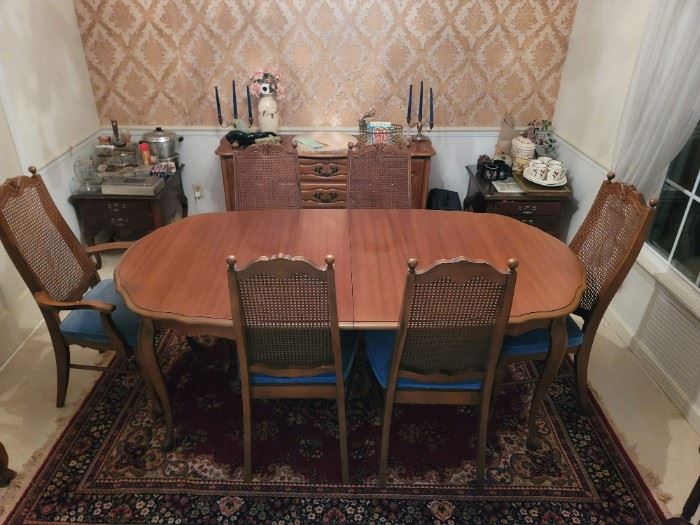 Blowing Rock Dining Table w 6 chairs
Great condition, no scratches, tears or dents
"78"" L x 42"" w x 29"" t
Includes two 10""  leafs"
Bought in 1965?
https://photos.app.goo.gl/wR2TJLRP5bXR13m38