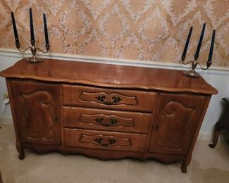 French provincial Buffet Sideboard
Great condition, no scratches or dents
58" w x 17" d x 31" t
Bought in 1965?
https://photos.app.goo.gl/yWGyncLp3hJJW1k96
