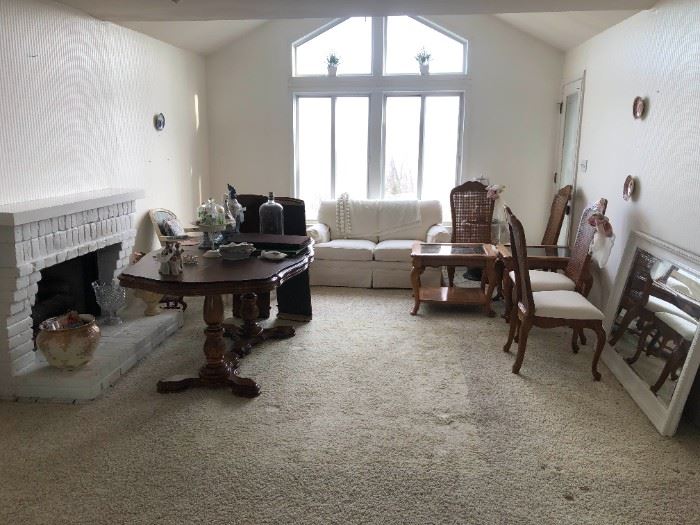 63021 Ballwin Estate Sale ENDS 02/09/2023 starts on 2/2/2023