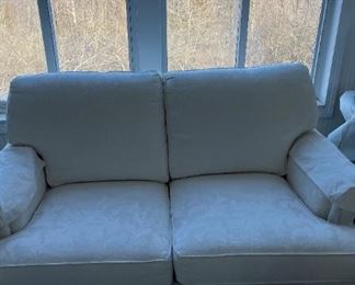 kaarenssaleloveseat