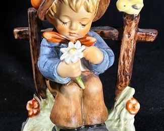 Vintage Goebel "She Loves Me, She Loves Me Not" figurine