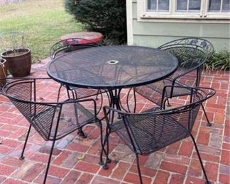 Outdoor wrought iron round table and four chairs