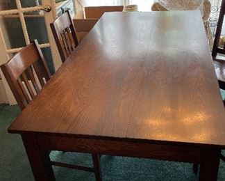Dining Room Table
Good condition dining room table