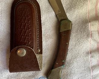 Knives
3 knifes - 2 are made in Pakistan and are stainless with sheaths - 1 is made by Barlow and is a folding 2 blade pocket knife&nbsp;
