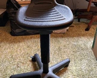 Newer style office/desk chair on casters