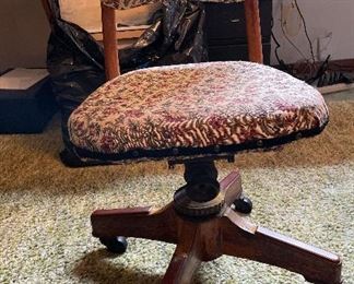 Office Chair With Casters
Wooden office chair with padded seat and casters on the legs.&nbsp;
