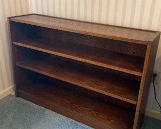 Solid wood bookcase with 2 adjustable shelves&nbsp;
