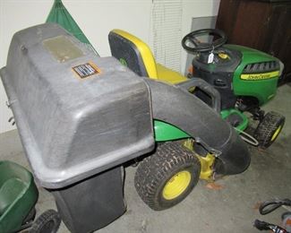 John Deere D120 Riding lawn mower 462 hours