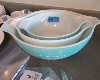 Pyrex Butter Print Nesting Bowls