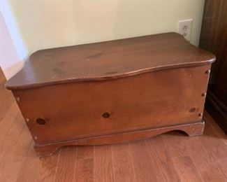 #25	wood Chest w/lift-up top - 30x16x16	 $40.00 			

