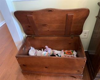 #25	wood Chest w/lift-up top - 30x16x16	 $40.00 			
