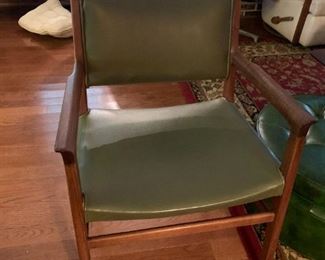 #39	Mid-Century odd dining Chair w/Green Vinyl	 $100.00 			

