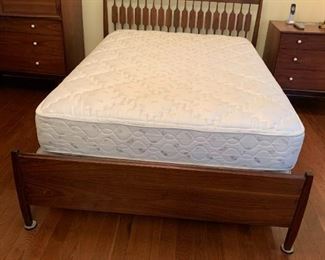 #51	Full Drexel Kipp Stewart Mid-century Slat Back Wood Headboard/Footboard w/Mattress/Boxsprings	 $300.00 			
